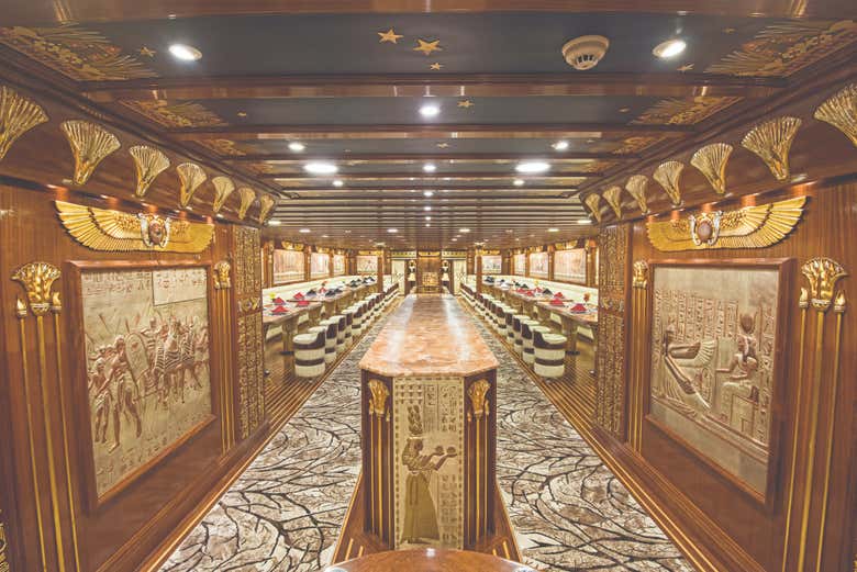 Explore the room of this boat