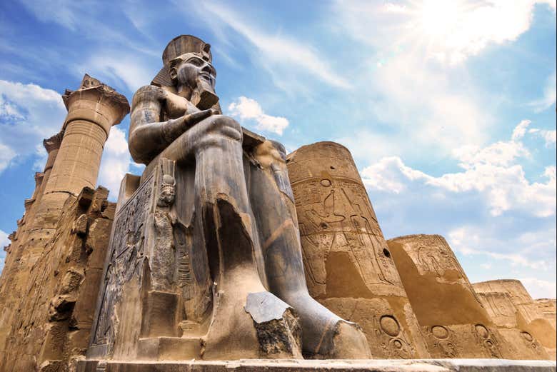 La sculpture de Ramsès II à Louxor