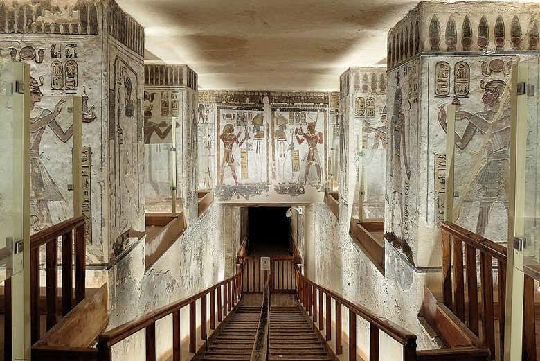 Visite de tombes antiques