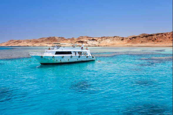 Escursione in barca e snorkeling all'Isola di Tiran