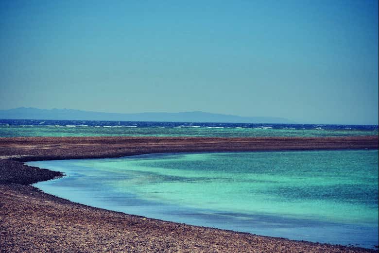 As águas turquesas do Blue Hole