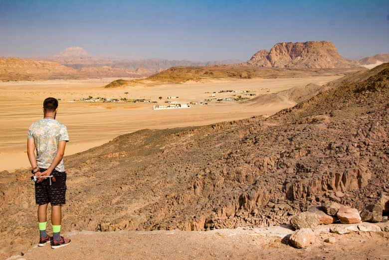 Contemplando il deserto del Sinai