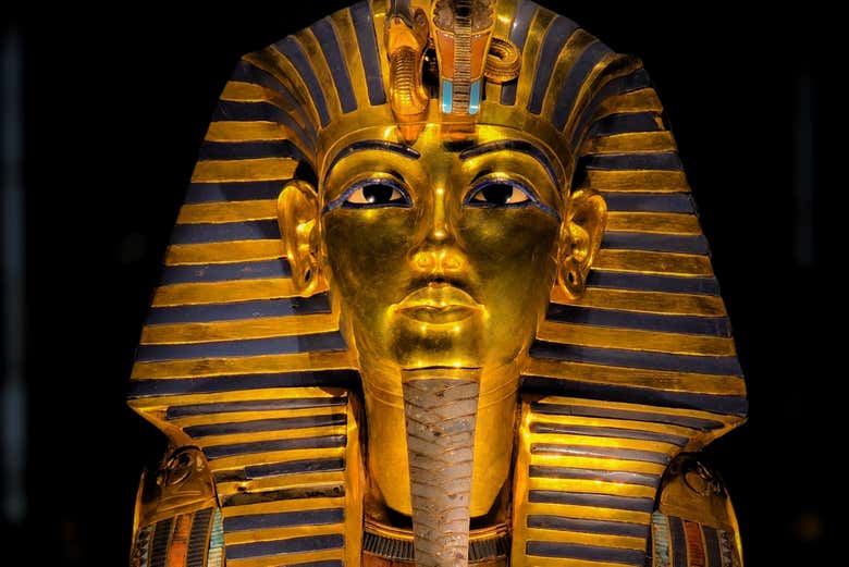 Máscara funeraria de Tutankamón en el Gran Museo Egipcio