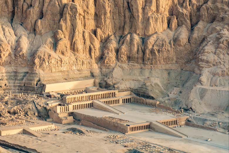 Vista aérea do templo funerário de Hatshepsut