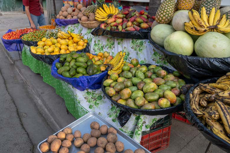 Una bancarella di frutta a San Salvador