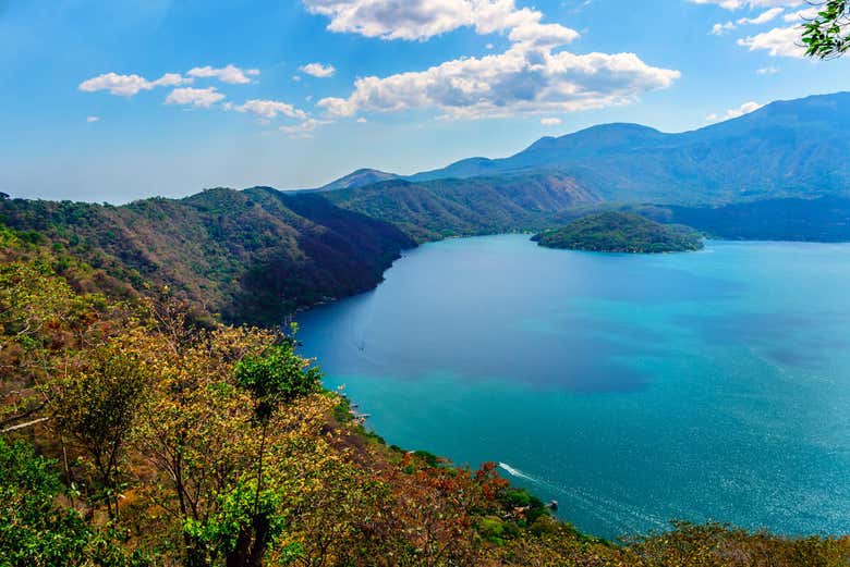 Vistas del lago Coatepeque desde las proximidades del Volcán
