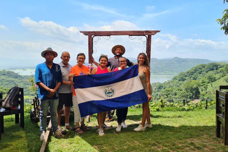 En el mirador al lago Suchitlán