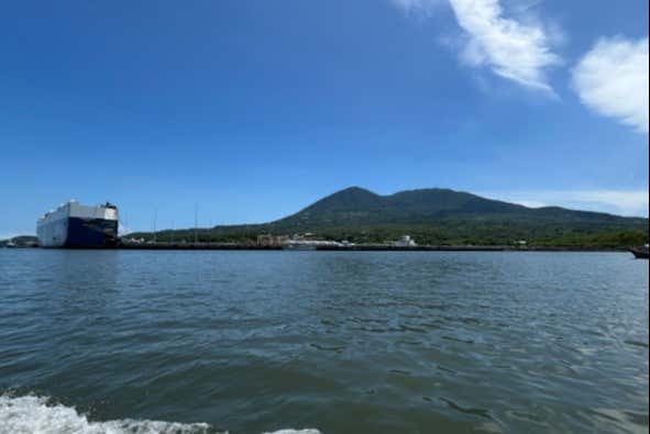 Disfrutaréis del paisaje montañoso bajo un cielo despejado