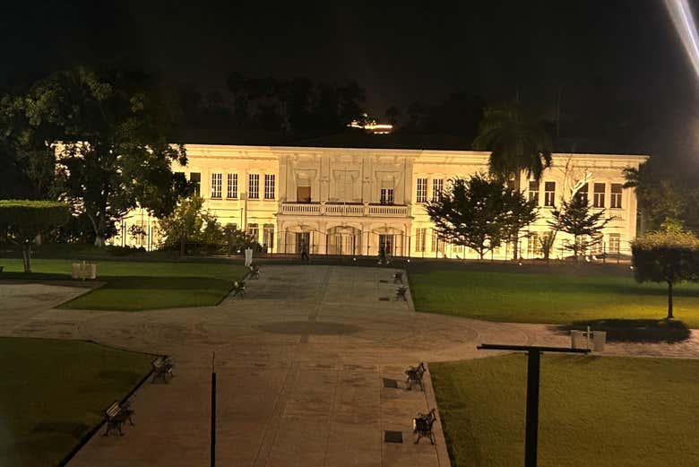 Veremos sus icónicos edificios iluminados por la noche