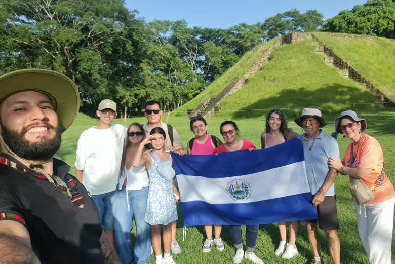 La foto de recuerdo en las ruinas de Cihuatán