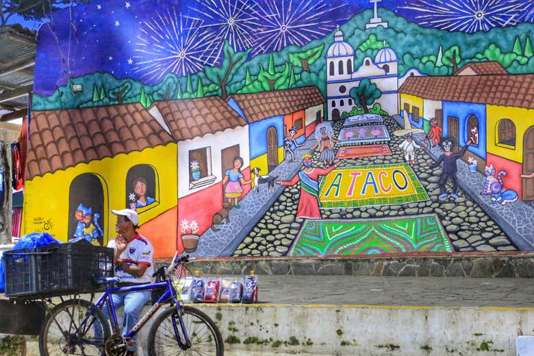 Peinture murale élaborée dans le village d'Ataco