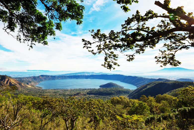 La vista desde el mirador del Lago Coatepeque