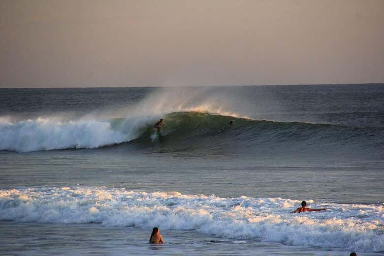 Les surfeurs à El Tunco