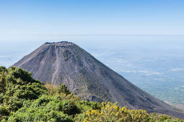 Volcán de Izalco desde el Área Natural Cerro Verde