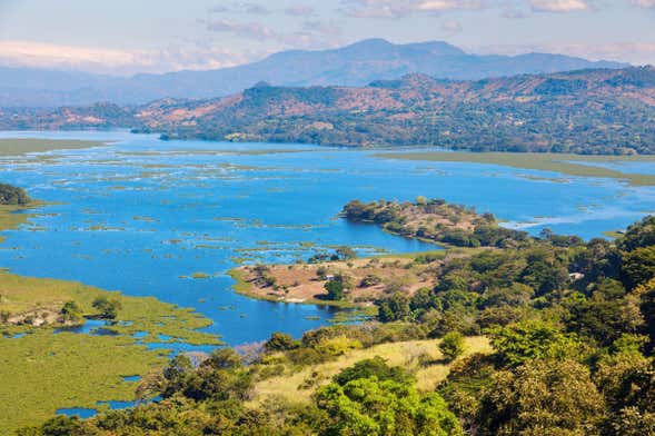 Tour por el lago Suchitlán al atardecer
