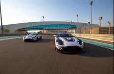 Guida di una Aston Martin GT4 nel Circuito Yas Marina