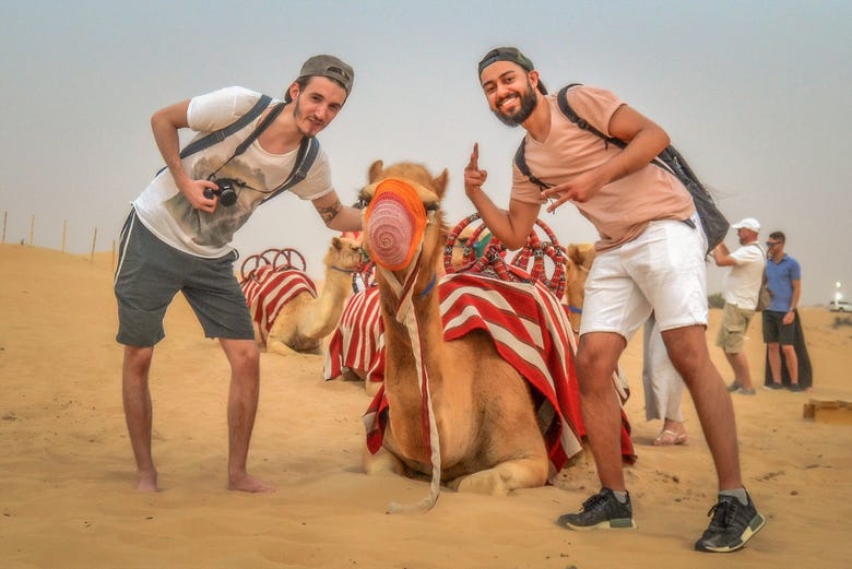 Posando con un simpático camello