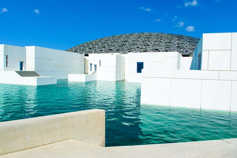 Exterior del Louvre de Abu Dhabi