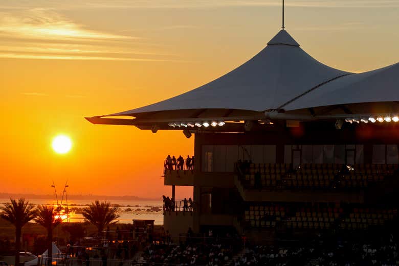 Atardecer en el circuito Yas Marina