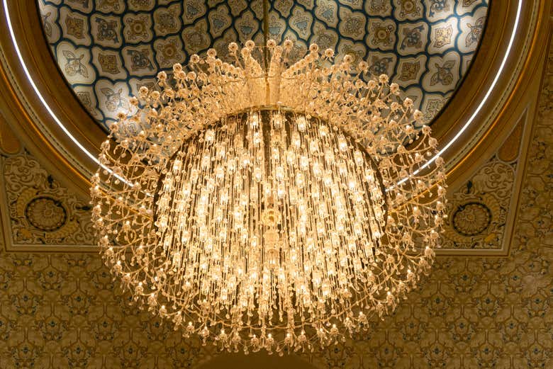 Lustre du palais Qasr Al Watan