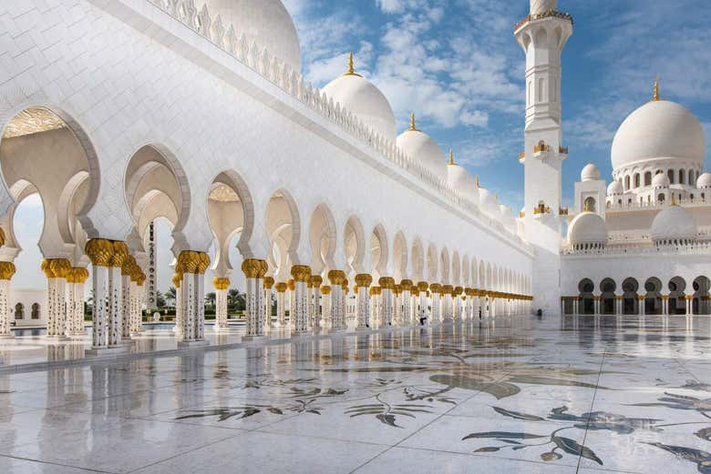 Cour intérieur de la Grande mosquée Sheikh Zayed d'Abou Dabi