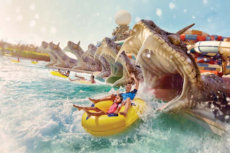 Disfrutando de las piscinas de Yas Waterworld