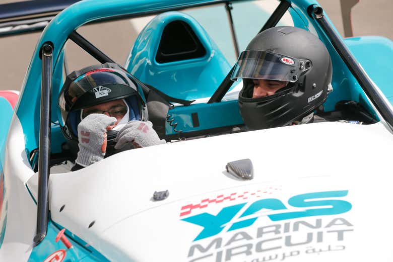 Preparados para recorrer la pista de Yas Marina