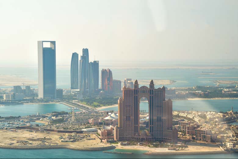 Lo skyline di Abu Dhabi