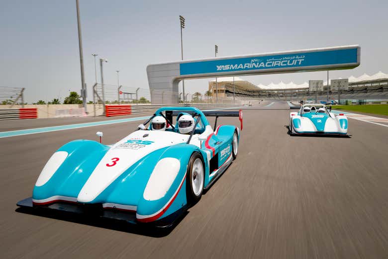 Disfrutando del paseo en Radical SST por Yas Marina