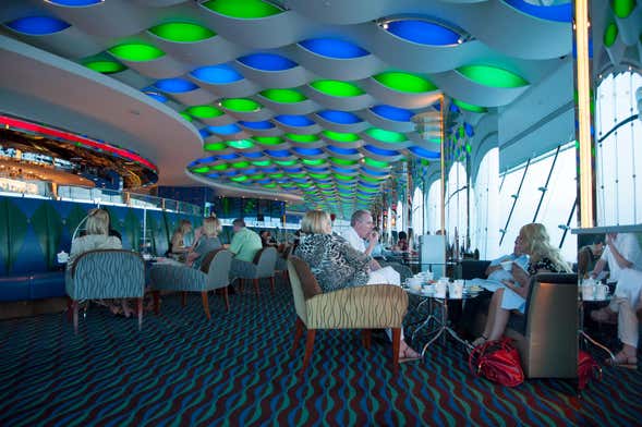 Tè nello Skyview Bar del Burj Al Arab