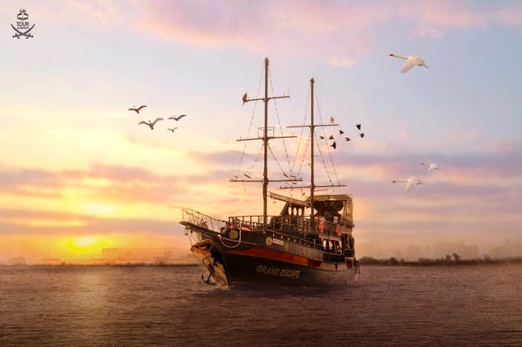 Paseo en barco pirata por el Canal de Dubái con cena