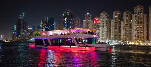 Crucero con cena y barra libre por Dubái Marina