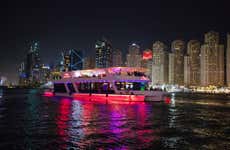 Crucero con cena y barra libre por Dubái Marina