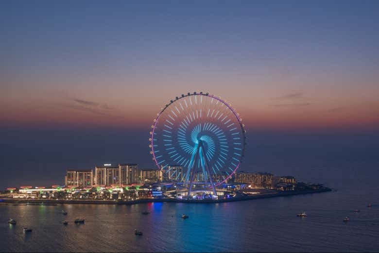 Coucher de soleil avec la grande roue Ain Dubai en arrière-plan