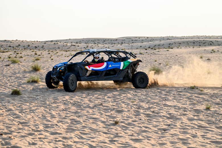 ¿Os atrevéis a dar un paseo en buggy en el desierto de Lisaili?