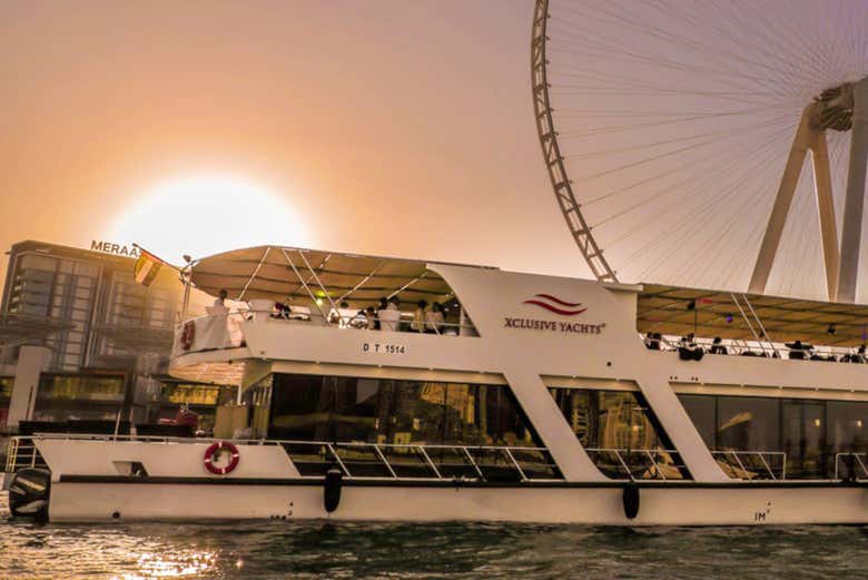 Navegando por Dubai Marina