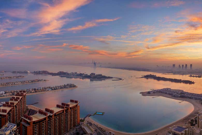 Vue sur le Burj Al Arab au loin