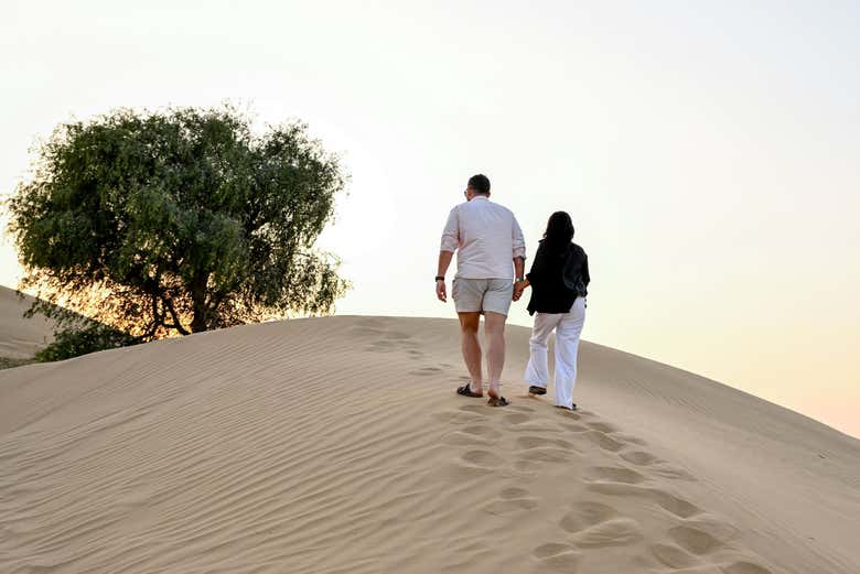 Disfrutando de un paseo entre las dunas