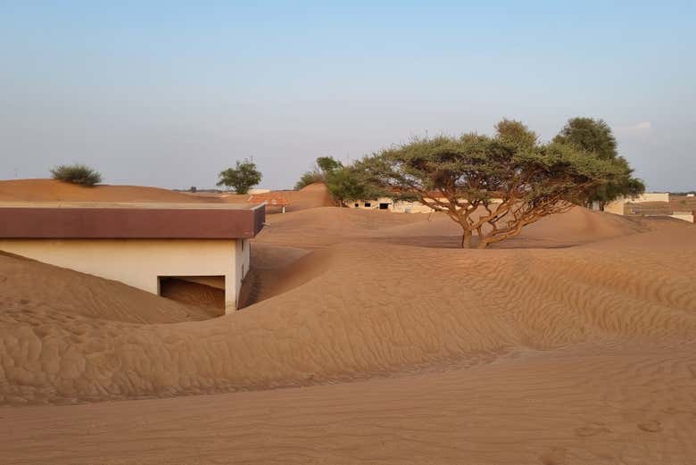Maisons enterrées par les dunes