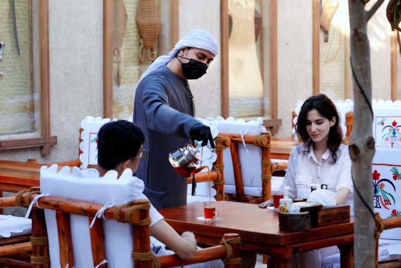 Tomando café da manhã no Al Khayma Heritage House
