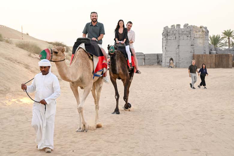 Durante el paseo en camello por Fort Lisaili