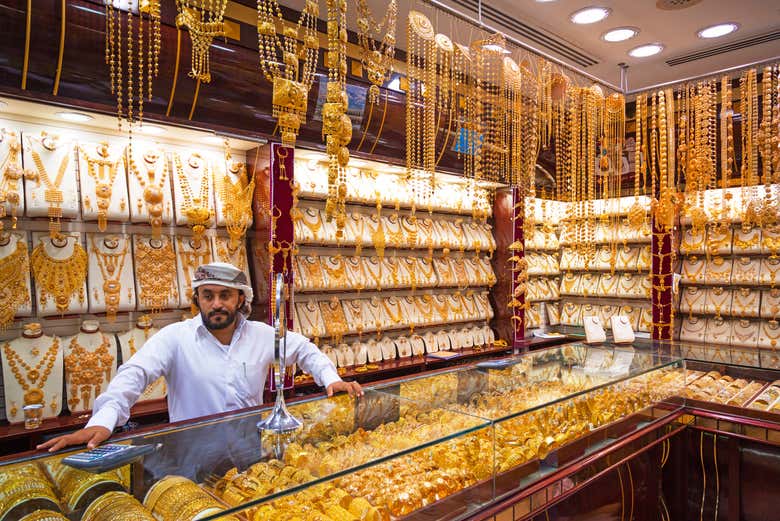 Admirez les bijoux au souk de l'or