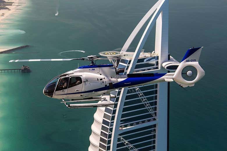 Sobrevolando Jumeirah y el Burj Al Arab