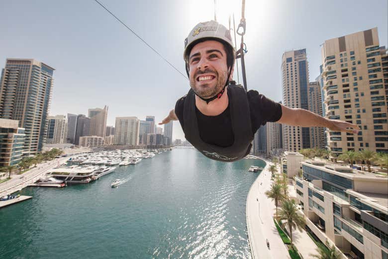 Soaring between the skyscrapers!