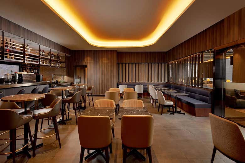 Degustad la mejor gastronomía en el comedor del salón