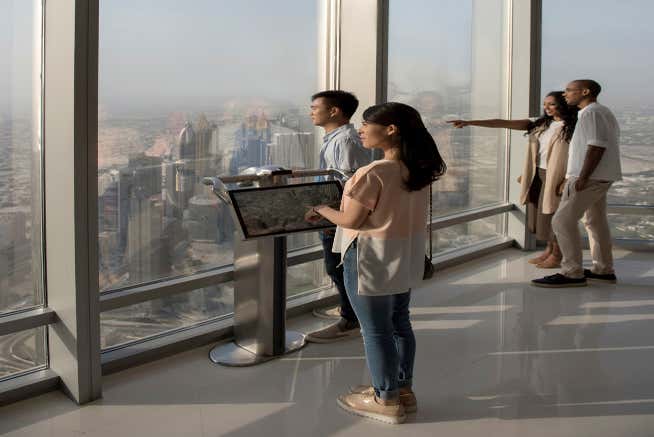 Admirando a imensidão de Dubai
