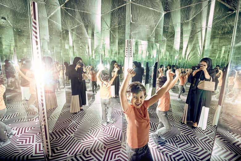 Un niño en la habitación infinita