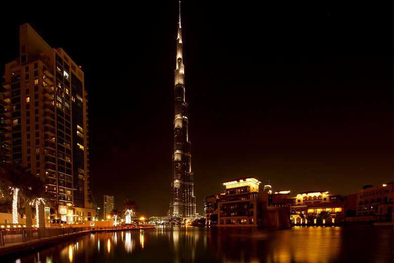 Vista noturna do Burj Khalifa