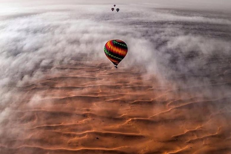 Sobrevolando el desierto de Dubái