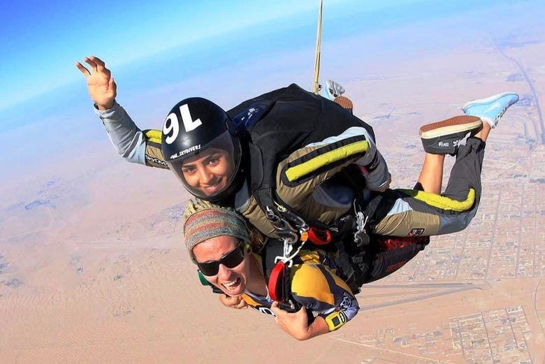 Salto de paraquedas em Dubai